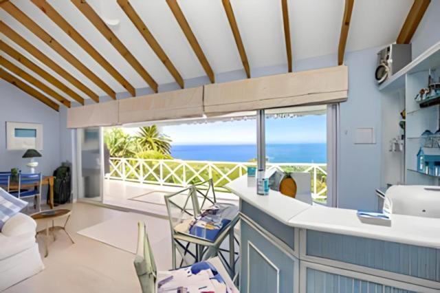 Cape Rose Cottage - Penthouse In Camps Bay