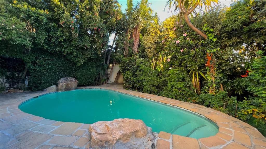 Cape Rose Cottage - Penthouse In Camps Bay Guest house