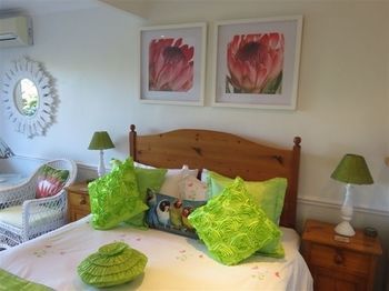 Guest house Cape Rose Cottage - Penthouse In Camps Bay 4*